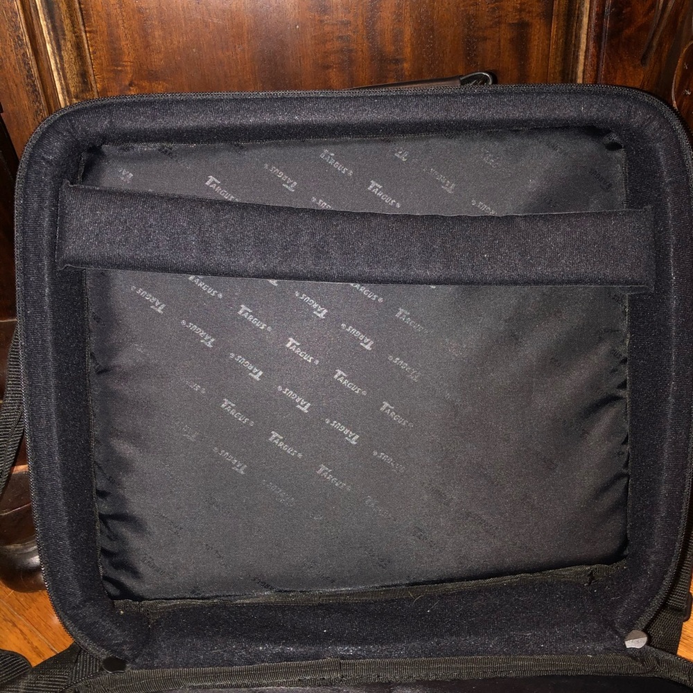 Computer case by Targus. Multi function. - Picture 3 of 8